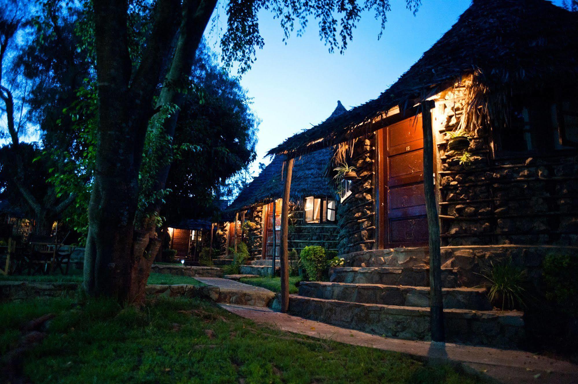 L Oasis Lodge And Restaurant Arusha Exteriör bild