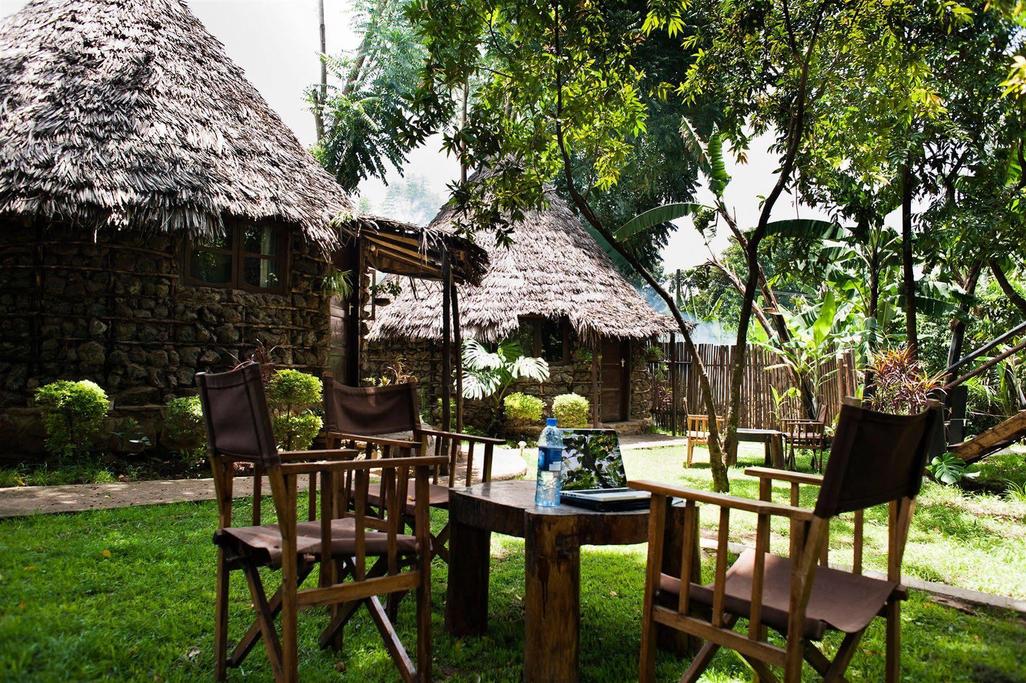 L Oasis Lodge And Restaurant Arusha Exteriör bild